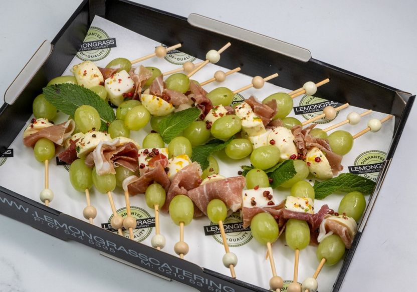 PROSCUITTO, GRAPES, MOZZERELLA CHEESE canape skewer Platter (20 - GF)