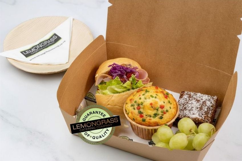 PICNIC BOX #6 (Midi filled roll, Savoury muffin, Daily sweet, Fresh fruit served in noodle box)