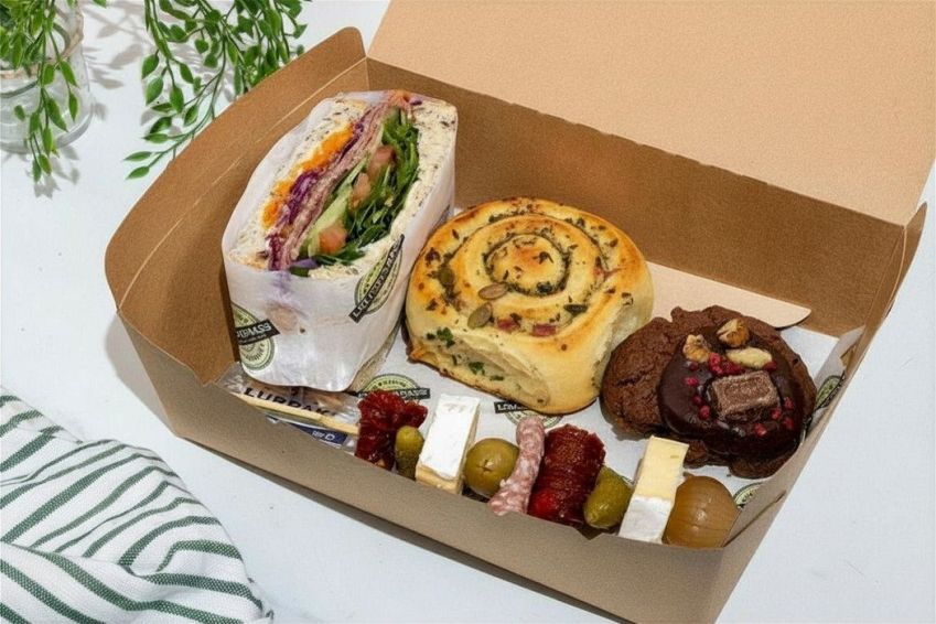 PICNIC BOX #5 (Wholegrain sandwich half, Savoury scroll, Daily sweet, Antipasti skewer)