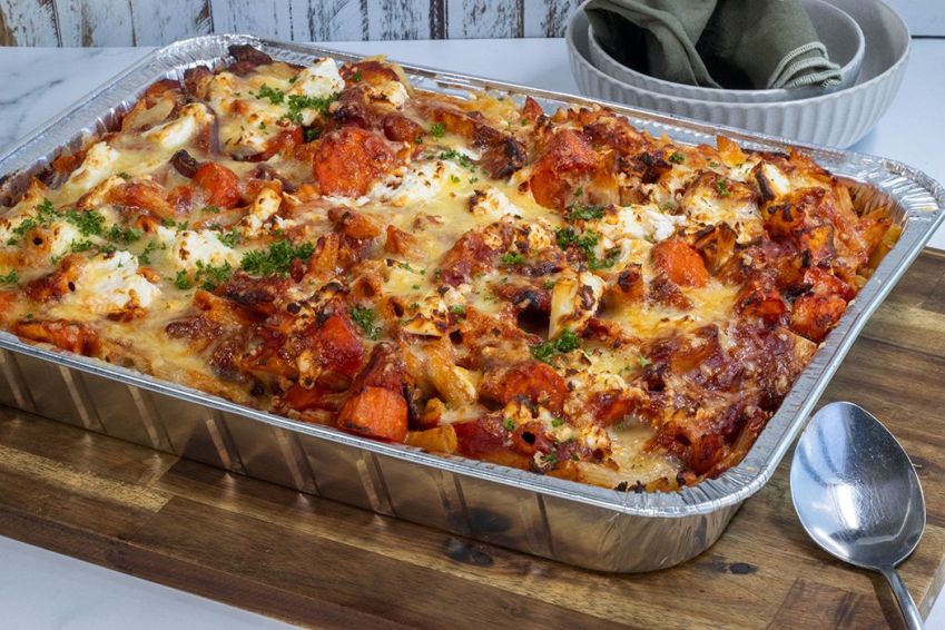 BEEF BOLOGNAISE PASTA TRAY BAKE - Italian beef mince, tomato herb bolognaise with penne pasta bake - topped with cheese
