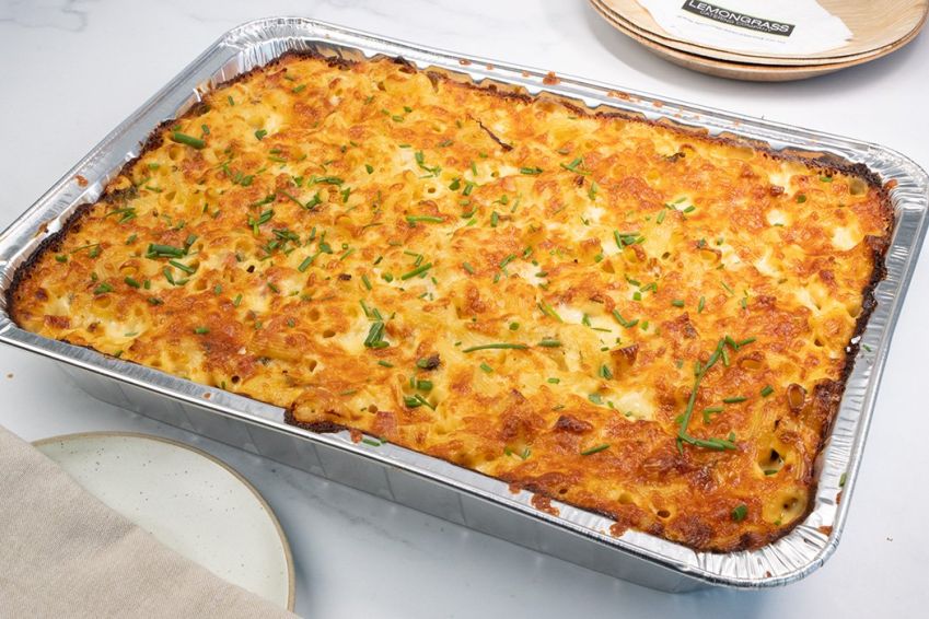 MACARONI CHEESE WITH DICED HAM TRAY BAKE- Creamy cheesey sauce with vegetables topped with grated cheese