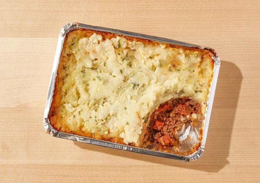 BEEF SHEPHERD'S PIE TRAY BAKE with beef mince in our savoury sauce, topped with creamy mashed potato & grated cheese (GF)