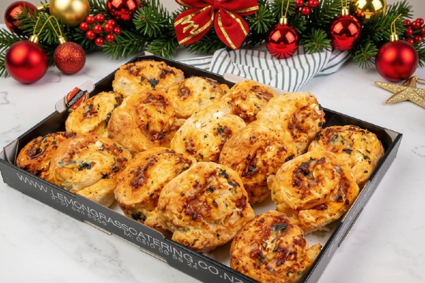 BRIE, CRANBERRY, WALNUT, SCROLLS - Christmas 
