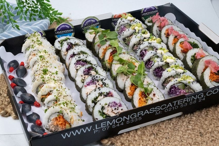 SUSHI PLATTER - 40 PIECES - Variety of fillings 