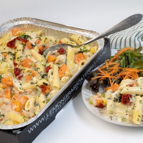 MONDAY SPORT DINNER PACK (serves 20-28 people) Creamy chicken sundried tomato pasta, Hot Roasted Veges, Fresh buns & butter 