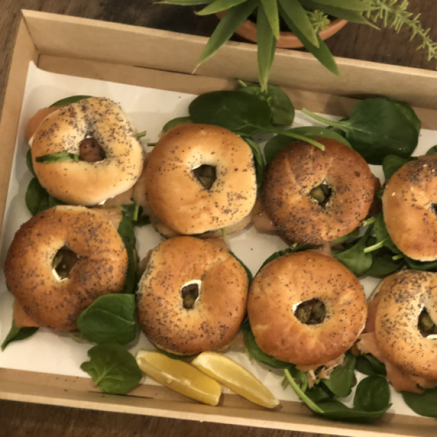 Smoked salmon and cream cheese bagel - Petite