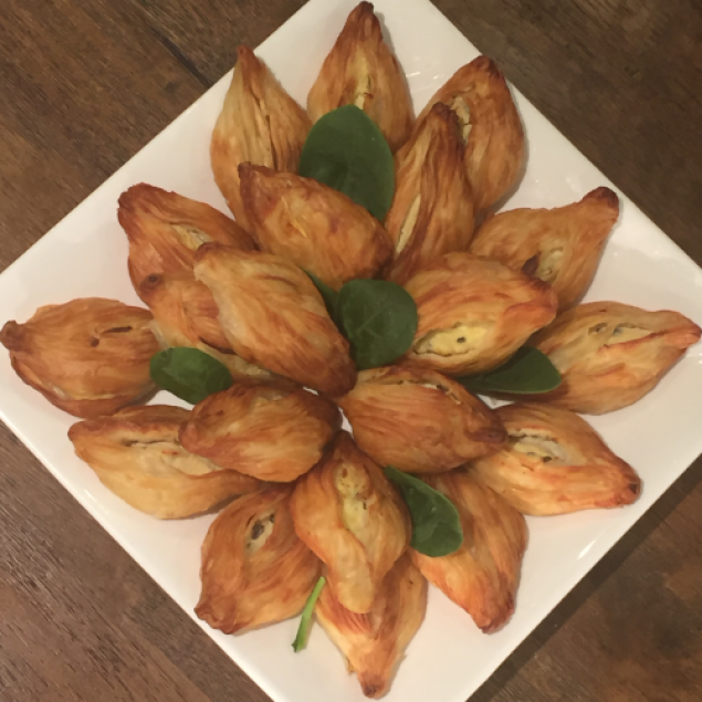 Spinach and feta pastizzi