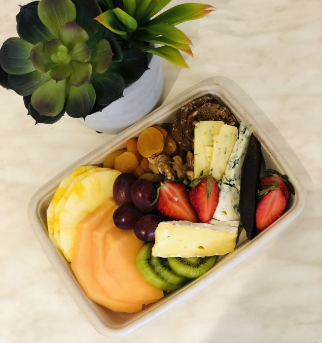 Artisan cheese & fresh fruit box (individually packed)