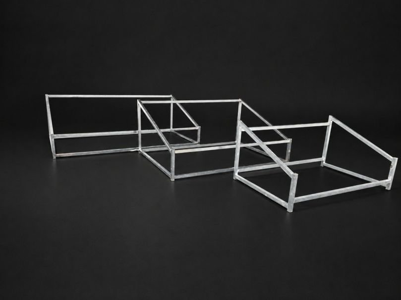 SQUARE METAL STANDS 330MM X 320MM