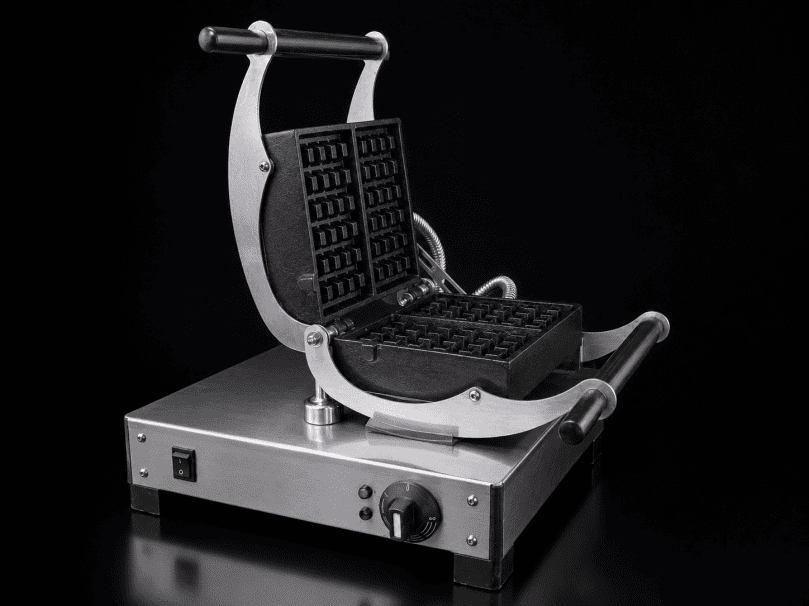 RECTANGULAR FLIP OVER WAFFLE MAKER