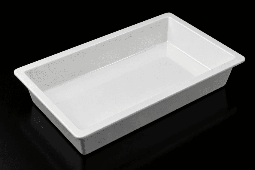 WHITE REGTANGULAR DEEP DISH 530MM X 320MM