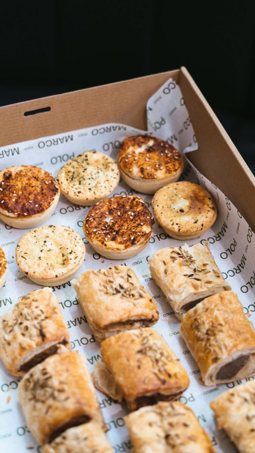 Hot: Mini Pies : Beef & Burgendy