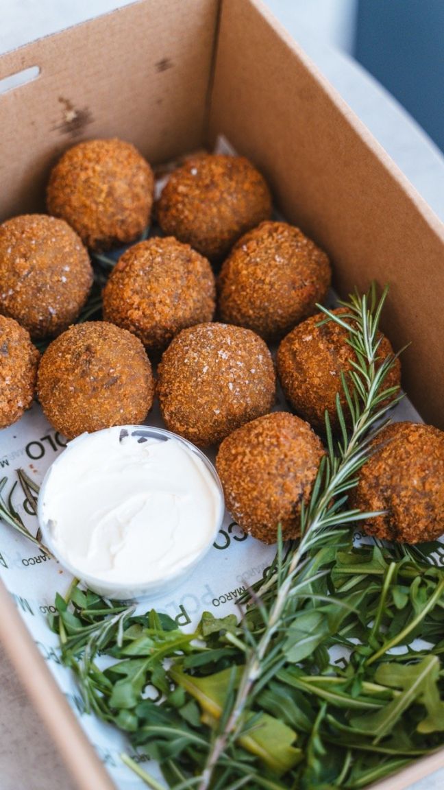 Hot: Porcini & Truffle Arancini, Aioli (V)