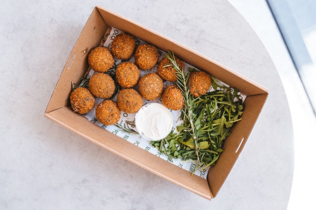 Hot: Porcini & Truffle Arancini, Aioli (V)
