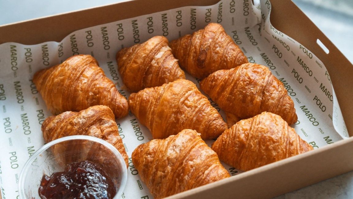 Mini Plain Croissants w Seasonal Jam