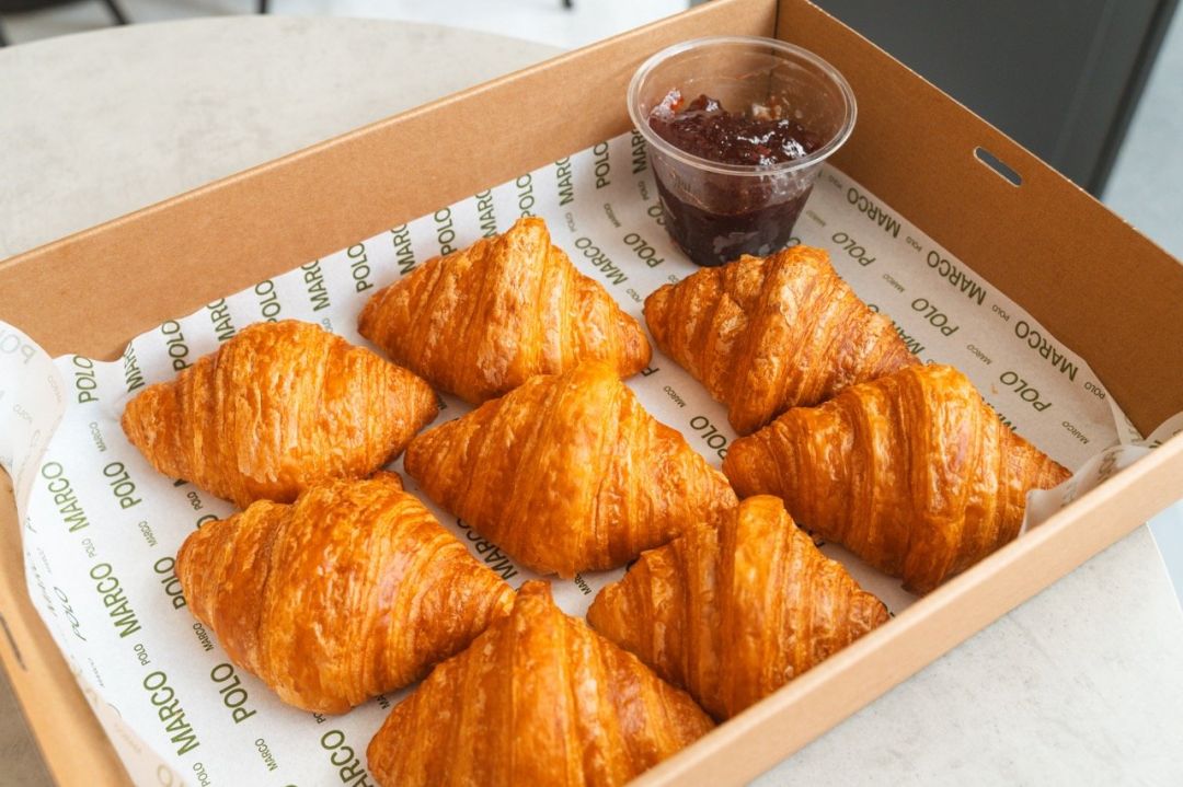 Mini Plain Croissants w Seasonal Jam