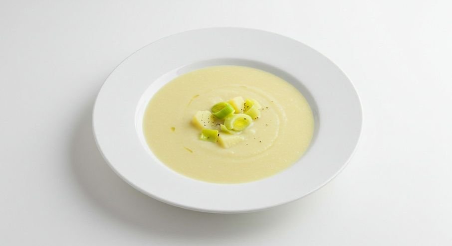 Classic leek and potato soup, bread roll