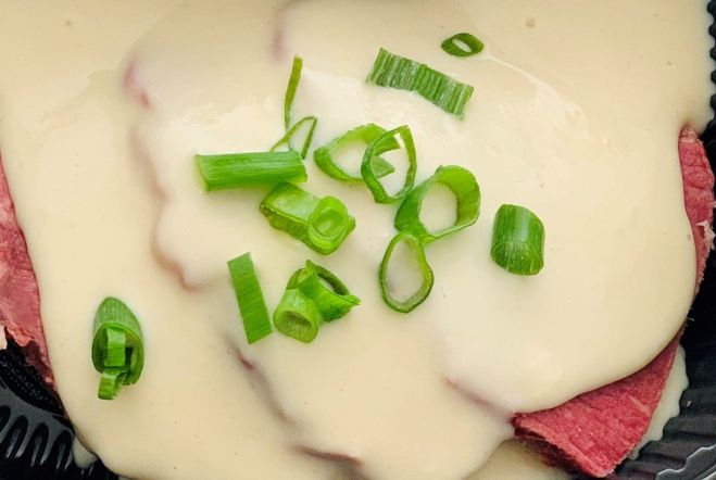 Corned beef with mash potatoes, vegetables and white sauce