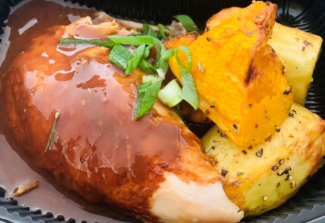 Roasted chicken with roasted vegetables and broccoli