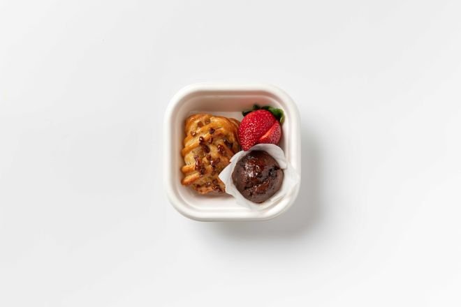 Tea Break Box 1- Danish, mini muffin, strawberry