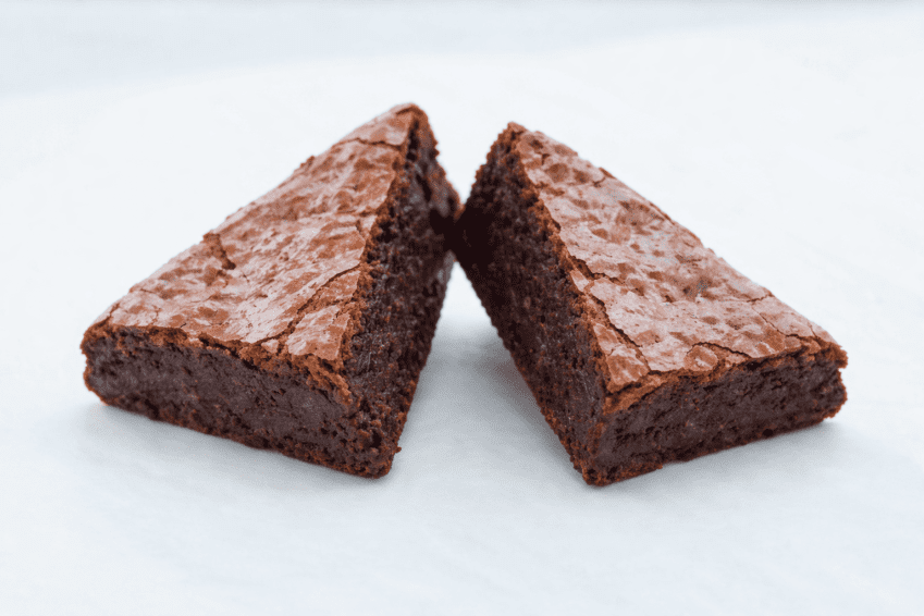 Tea Break Box 4- Brownie wedge, cookie, strawberry