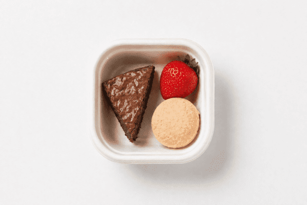 Tea Break Box 4- Brownie wedge, cookie, strawberry