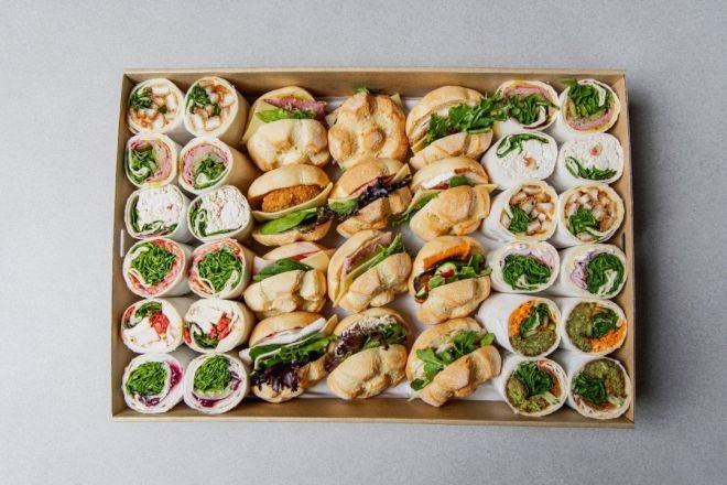 Buns & Wraps Box for 12 People