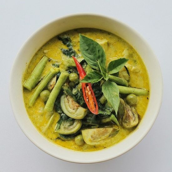 Thai Vegetable Green Curry with Steamed Rice