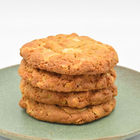 Macadamia White Chocolate Cookie