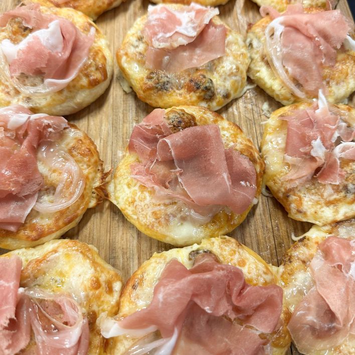 Pizzette with Prosciutto & Gorgonzola