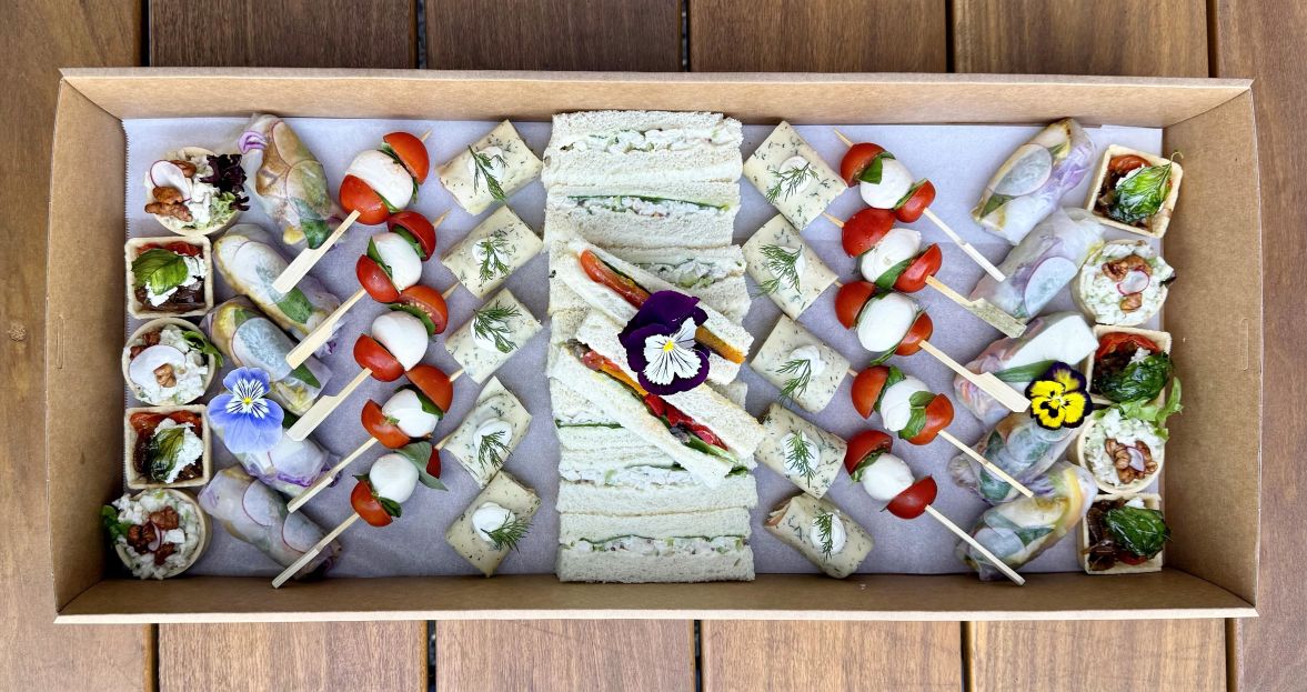 The Elegant Garden Grazing Selection - 50 pieces