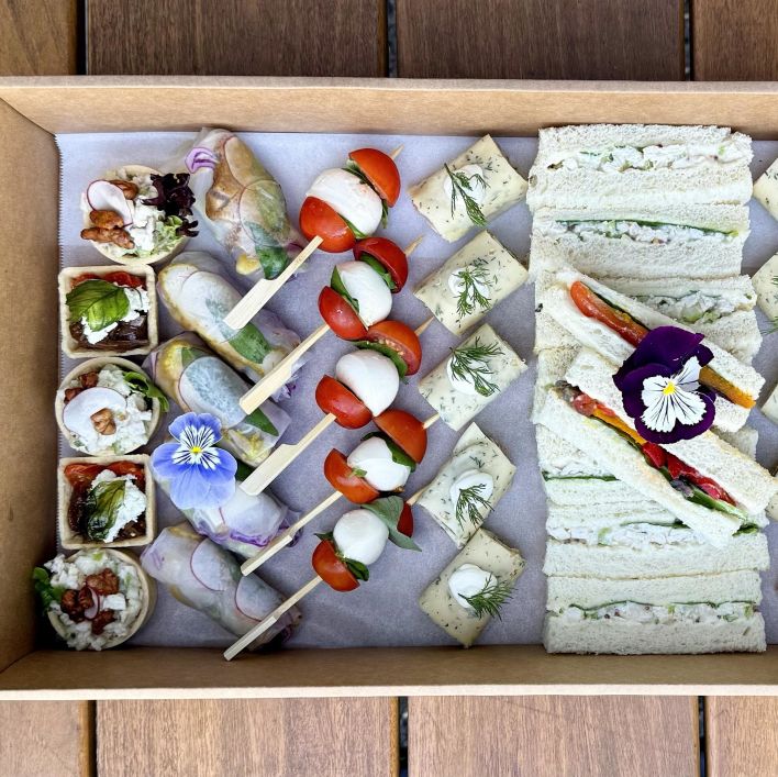 The Elegant Garden Grazing Selection - 50 pieces
