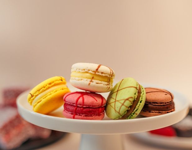 Assorted almond macarons gf / +n