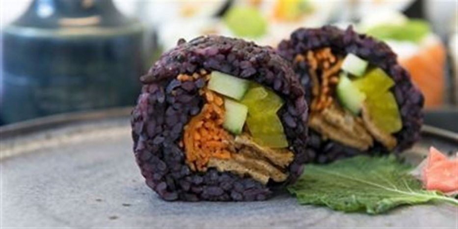 Black rice & vegetable inside out sushi roll (1pc) w soy sauce gf / vgn / +sesame