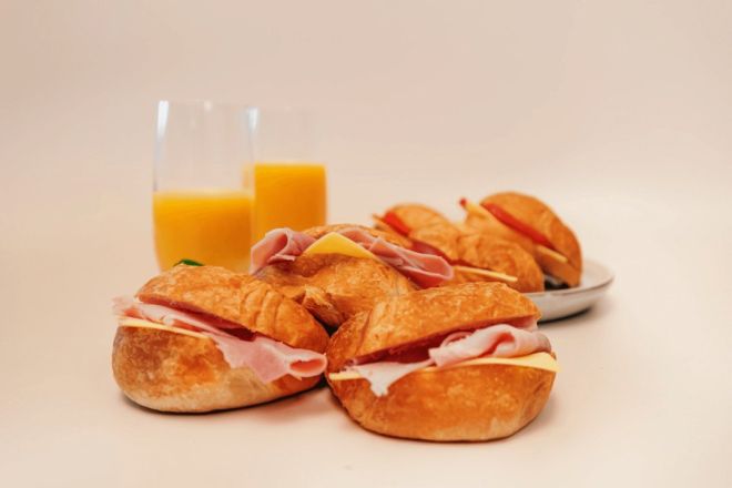 Croissants w Champagne Ham & Tasty Cheese nf