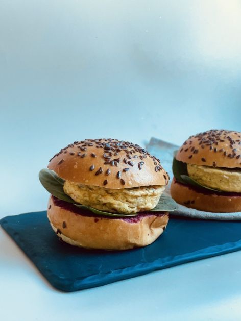 Frittata Mediterranean Brioche Bun veg / +sesame