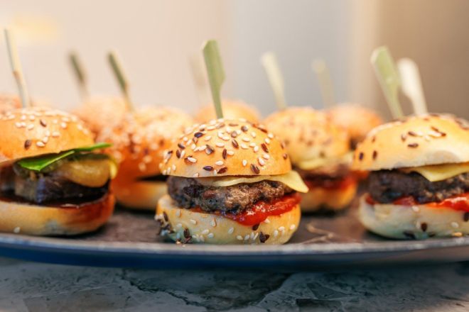 Grass Fed Beef Sliders, tasty cheese, tomato relish, brioche bun nf / +sesame