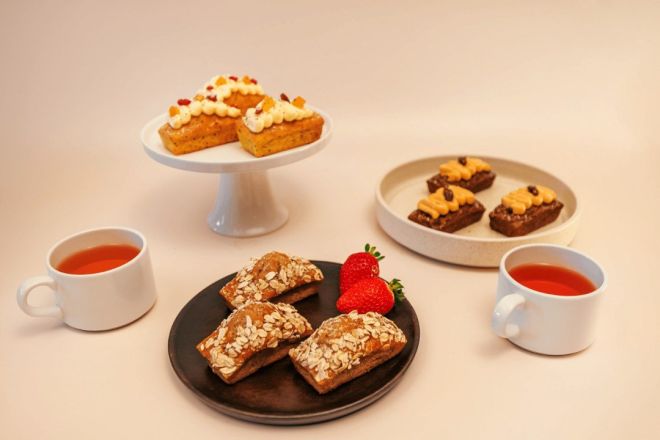 House Baked Banana, Pineapple, Oats & Cinnamon Loaf w butter portions nf