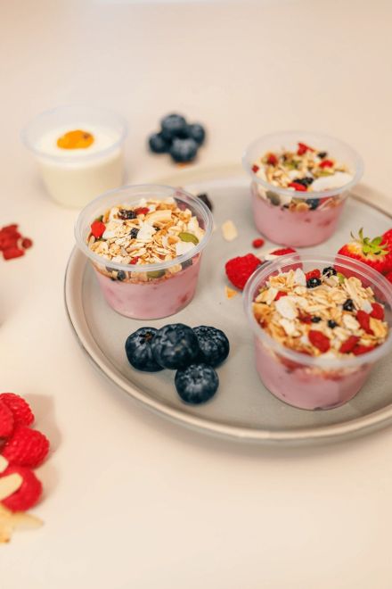 Housemade Granola w mixed berries, honey & greek yoghurt nf in 100ml cup