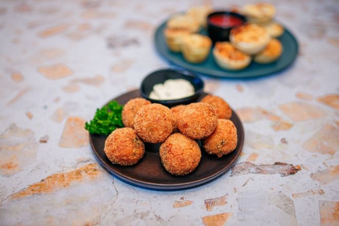 Margherita Arancini, tomato sugo, basil, mozzarella & parmesan v / nf