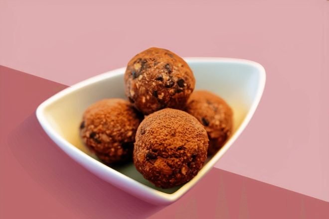 Raw Energy Ball - cashew, almond, date, dark cocoa powder, coconut gf / vgn / paleo / +n