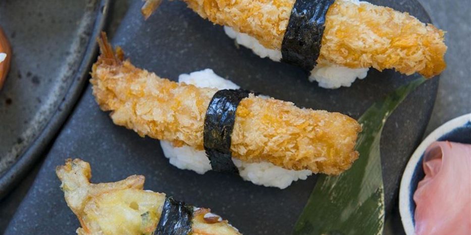 Tempura Prawn Nigiri (1pc) w soy sauce df / nf 