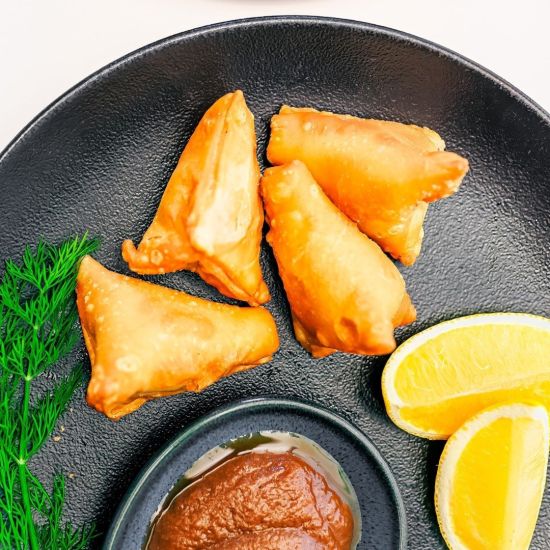 Vegetable Samosa, tamarind chutney vgn / nf