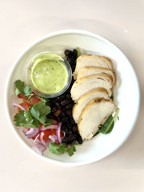 Individ. Macro Burrito - Spiced chicken, brown rice, spinach, black beans, tomato, red onion, coriander w creamy avocado dressing gf / nf