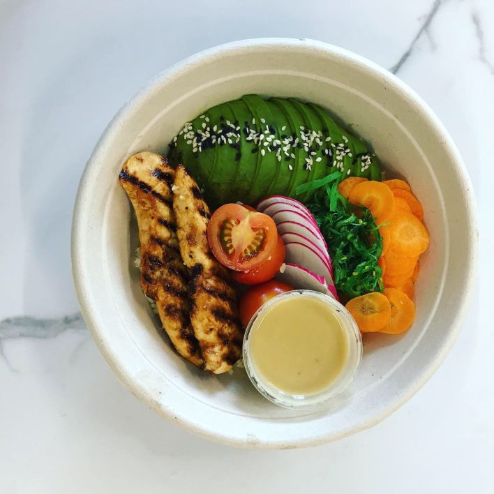 Individual Keto Bowl w Sriracha Chicken, cauliflower rice, wakame, avocado, sesame, carrot, radish, cherry tomato & tahini, lime, soy dressing gf / df / nf / +sesame