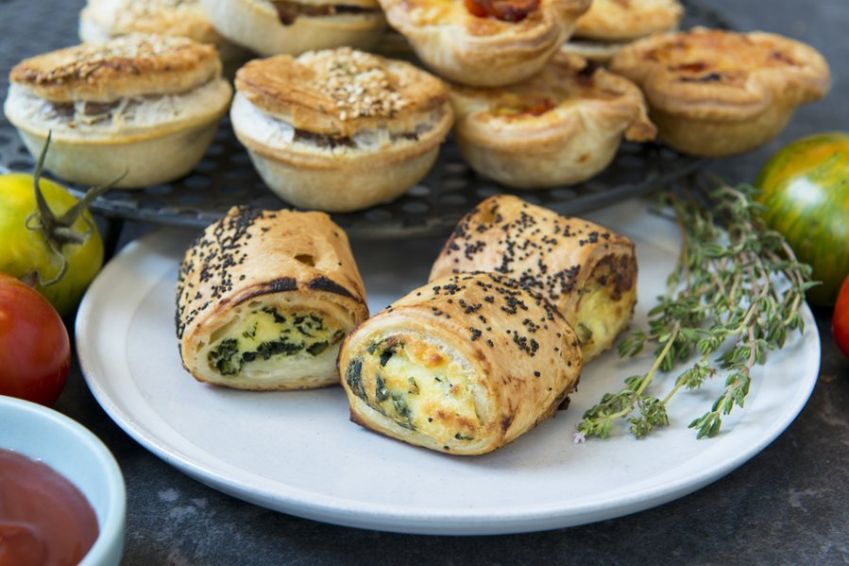 Spinach & ricotta rolls, tomato sauce veg / nf 