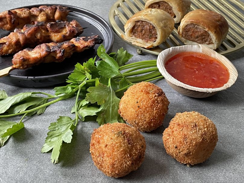 Roast pumpkin arancini sundried tomato & mozzarella, aioli veg / nf 