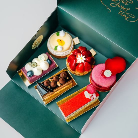 Mini Cakes & Tarts Box