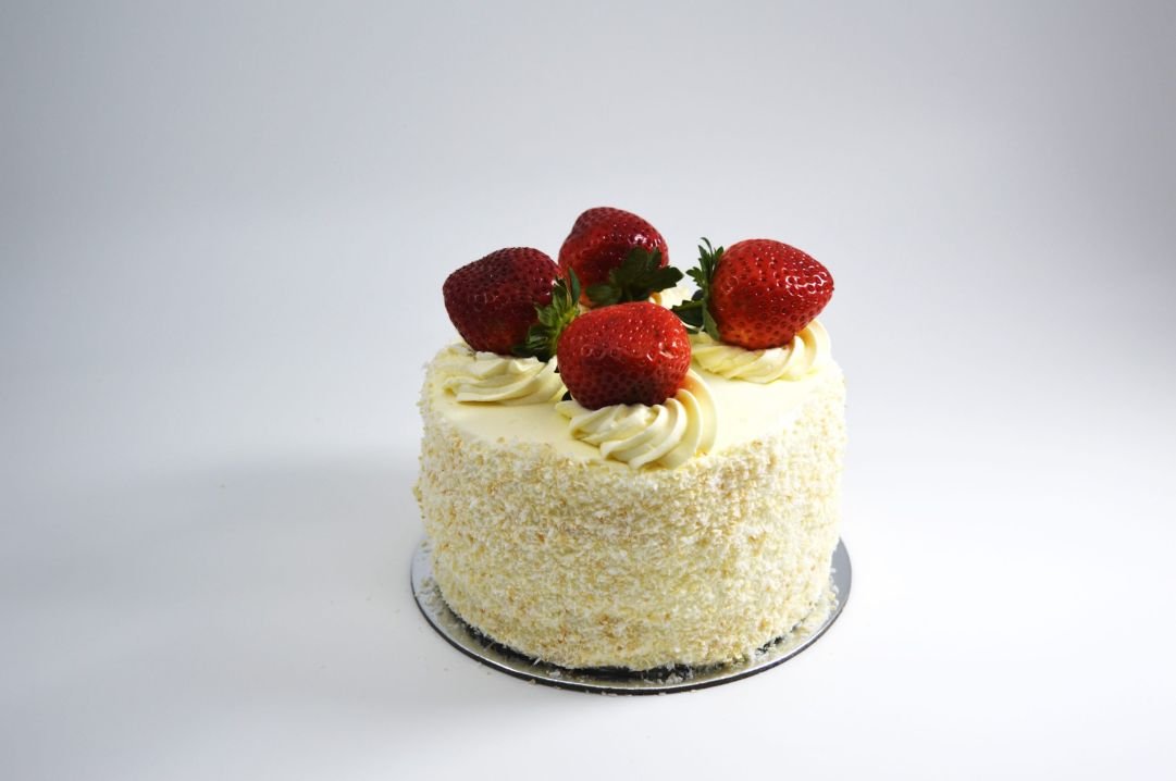 Strawberry Delight Cake 10"