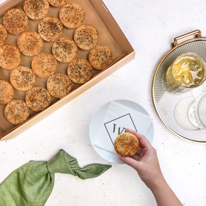 Mixed box of butter chicken & beef and burgundy mini pies, with tomato & BBQ dipping sauces